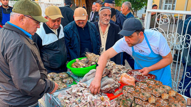 How Uzbek FATHERS eat Breakfast in Early Morning. KALLA POCHCHA and KHASIB